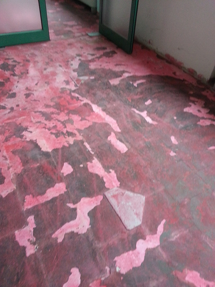 Smaltimento amianto su pavimentazione vinilica